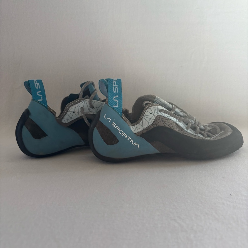 La Sportiva Women's Finale Rock Climbing Shoe Clay/ Topaz